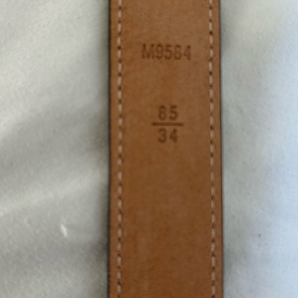 Brand new Louis Vuitton belt just purchased!!!! Never worn absolutely new! - Picture 4 of 8